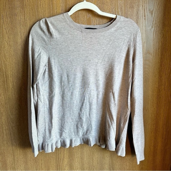 Banana Republic Ruffle Long sleeve sweater neutral tan size small - Picture 1 of 5